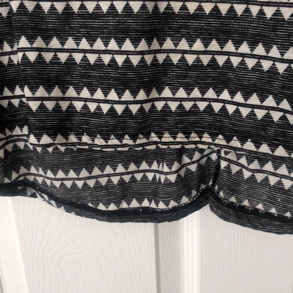 Black & white flowy high low tank - Picture 3 of 5